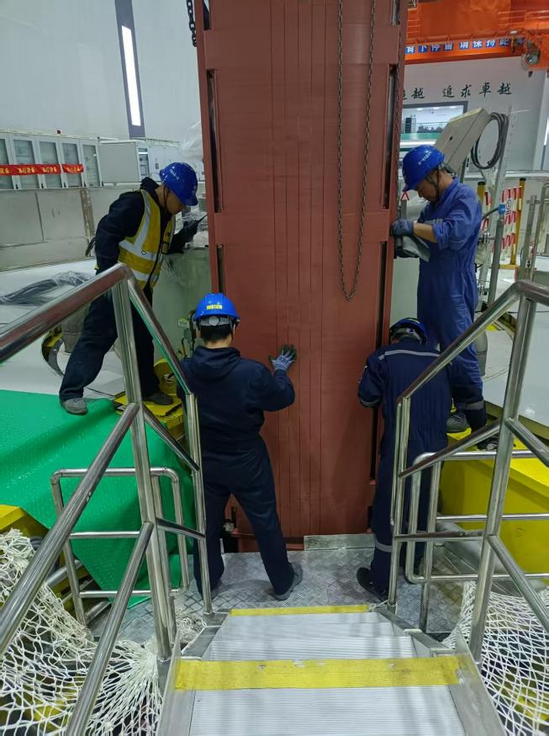 天池項目3號機組檢修磁極吊裝圓滿完成 (1).png